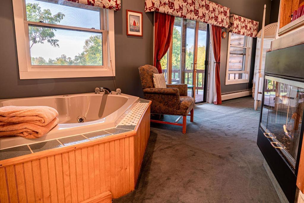 Point Au Roche Lodge Plattsburgh Ngoại thất bức ảnh